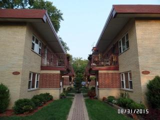 1021 Dodge Ave, Evanston, IL 60202-1051