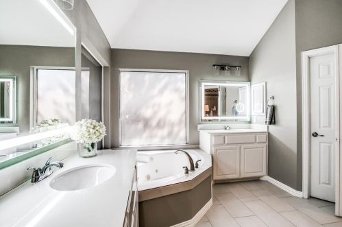 1713 Coyote Rdg, Carrollton TX 75010-3248 exterior