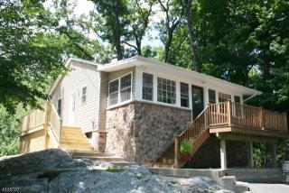 5 Crestview Rd, Andover, NJ 07821-2938
