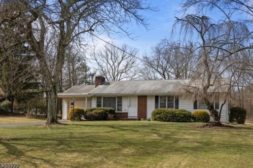 3 Hillside Dr, Annandale, NJ 08801-3205