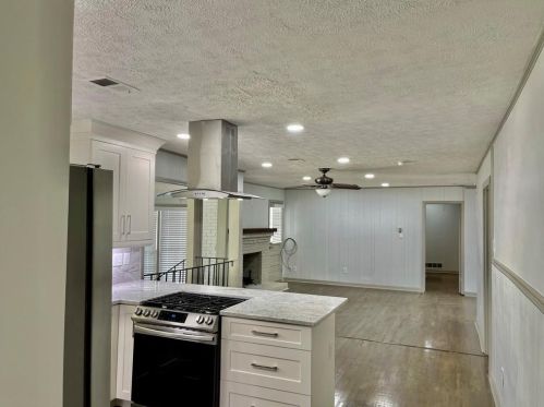 2313 Clairmont Rd, Atlanta GA  30329-3327 exterior