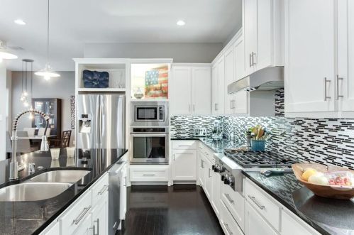 2240 Longwood Dr, Carrollton TX 75010-4911 exterior