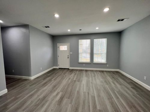 1913 Oak Knoll Dr, Fort Worth TX  76117-5406 exterior