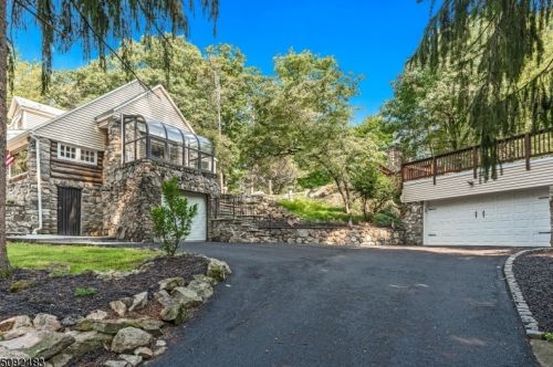 2 Ranger Trl, Sparta, NJ 07871-1237
