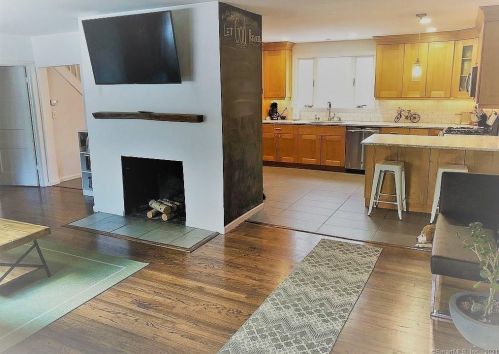 8 Heathcote Rd, Norwalk, CT 06851-1102