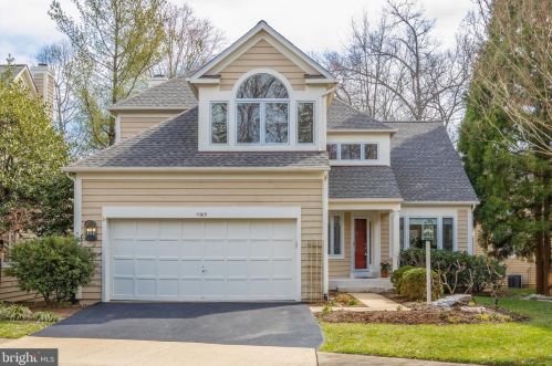 11205 Pavilion Club Ct, Herndon, VA 20194-1343