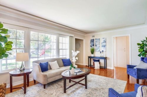 1527 Riviera Dr, Santa Ana CA 92706-1850 exterior