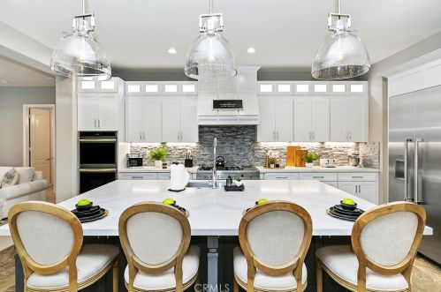 1769 Green Orchard Pl, Riverside CA  92508-8746 exterior