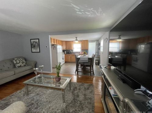 21 Poplar St, Windsor Locks, CT 06096-1423
