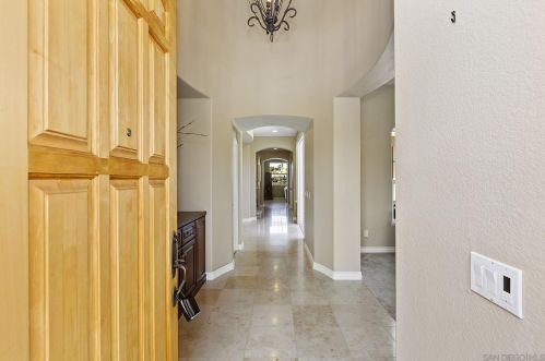 3234 Avenida Del Alba, Carlsbad, CA 92009-9535