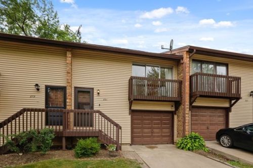 281 Sioux Dr, Lemont, IL 60440-1889