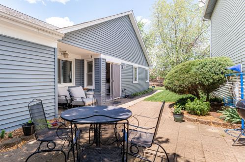 1327 Caribou Trl, Carol Stream IL  60188-9064 exterior