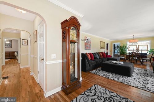 457 Crystal Lake Ave, Tavistock NJ 08033-2819 exterior