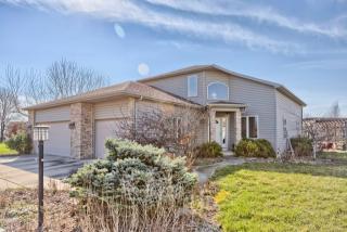 1107 Prestwick Pt, Champaign, IL 61822-8515