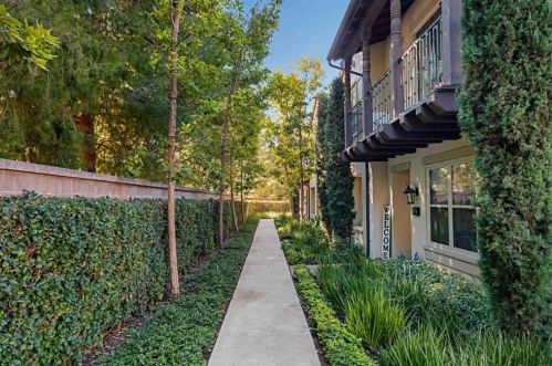 210 Kempton, Irvine CA  92620-2154 exterior