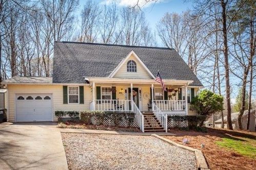 25 Cedar Ridge Dr, Toccoa, GA 30577-8647