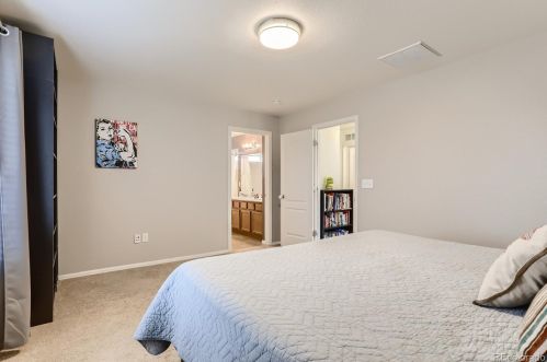 212 Newbern Way, Aurora CO 80016-6124 exterior