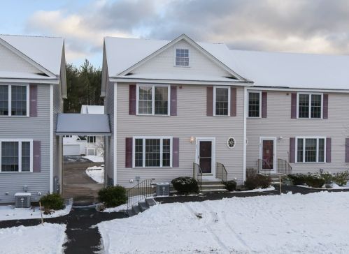 22 Footbridge Ln, Dover, NH 03820-5492
