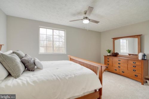 8359 Bark Tree Ct, Springfield VA  22153-3832 exterior