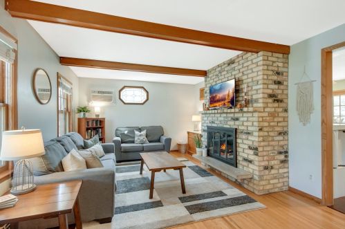 616 Rice Creek Ter, Minneapolis, MN 55432-4441