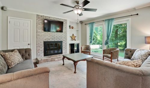 3723 Lakeview Dr, Tucker, GA 30084-5426
