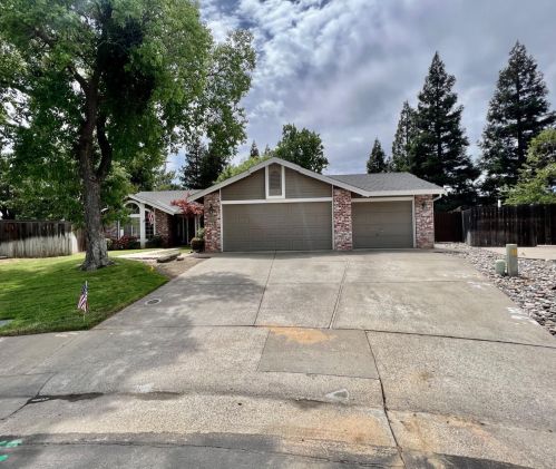 9170 Lagrange Ct, Elk Grove, CA 95624-3526