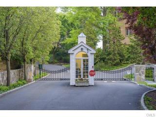 4 Sound Shore Dr, Greenwich CT 06830-7252 exterior