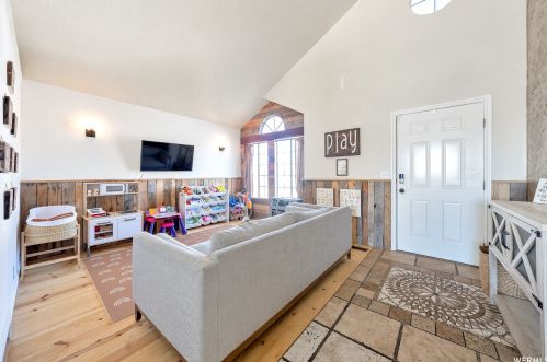 5953 4050, Roy, UT 84067-8108