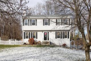 13 Garden Ter, Huntington, CT 06484-4216