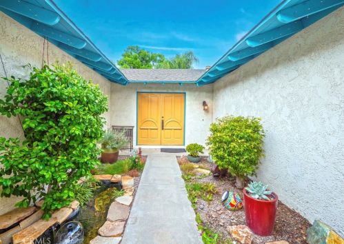 3975 Beechwood Pl, Riverside CA  92506-1160 exterior