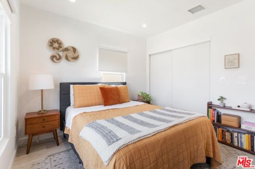414 Acacia Ave, Glendale CA  91205-2575 exterior