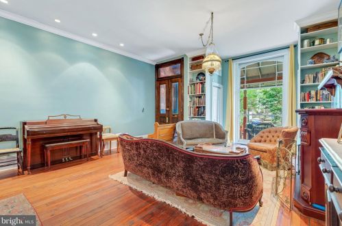 430 42 St, Philadelphia PA 19104-0044 exterior