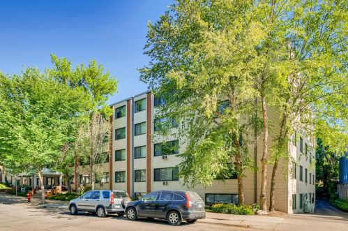 2700 44th St, Minneapolis MN  55410-1965 exterior