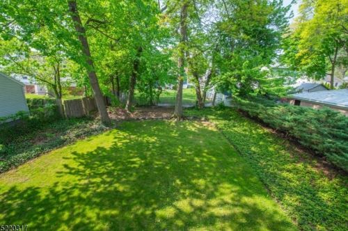 5 Spruce Pl, Parsippany, NJ 07834-2115