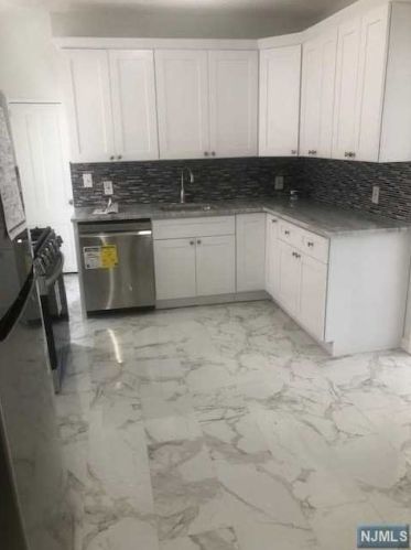 752 Front St, Plainfield, NJ 07060-1033