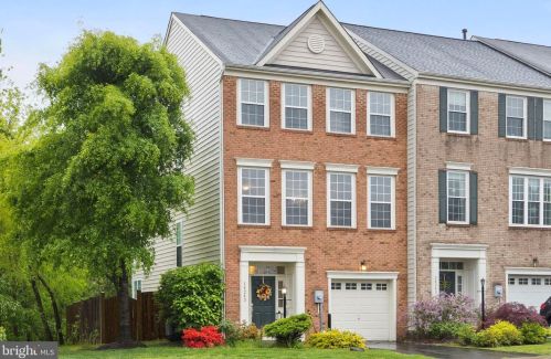 14243 Legend Glen Ct, Gainesville VA  20155-1494 exterior