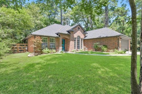 84 Oak Grove Ln, Conroe, TX 77304-2515