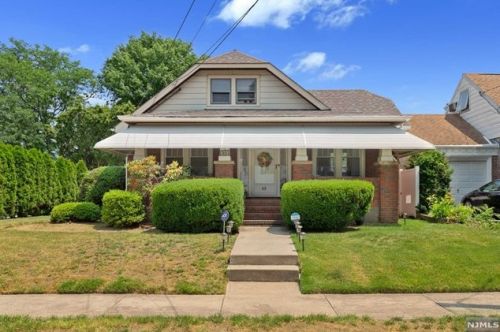60 Marinus St, Rochelle Park, NJ 07662-3826