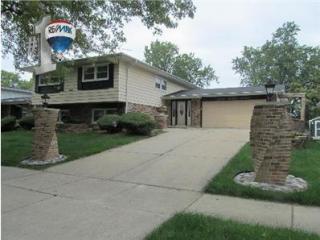 737 Sunset Dr, Glenwood, IL 60425-1126
