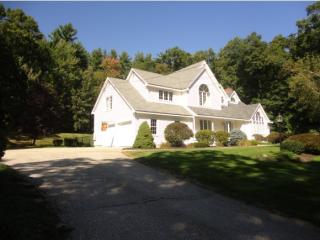 100 Beverly Dr, Hampstead, NH 03841-2028