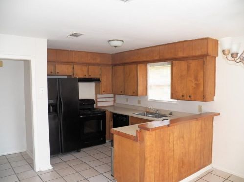 6824 Trail Lake Dr, Fort Worth TX  76133-5011 exterior