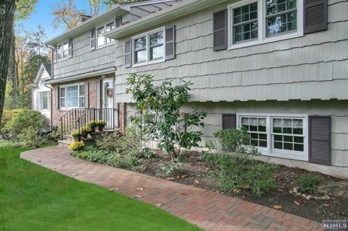 52 Elbrook Dr, Allendale, NJ 07401-1105