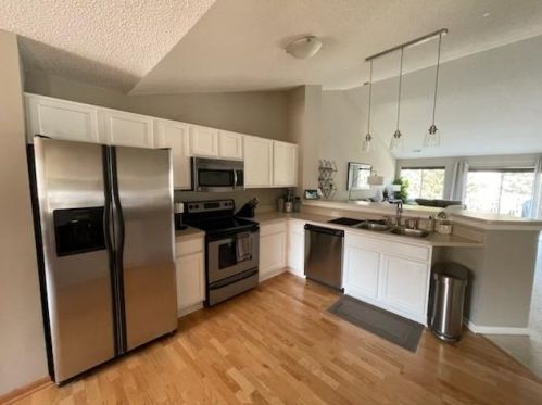 2229 Creekside Ct, Saint Paul, MN 55122-1908