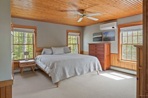 2 Youngs Ln, Freeport ME  04032-6261 exterior