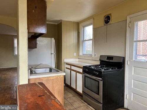 610 Longshore Ave, Philadelphia PA 19111-4423 exterior