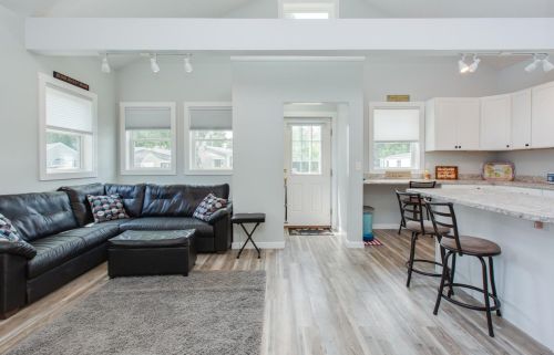 19 1st St, Belmont, NH 03220-3400