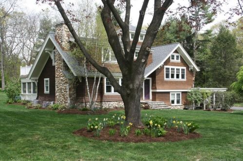 5 Watering Ln, Norwalk, CT 06850-4418