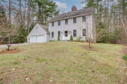 7 Fieldstone Dr, Amherst, NH 03031-2552