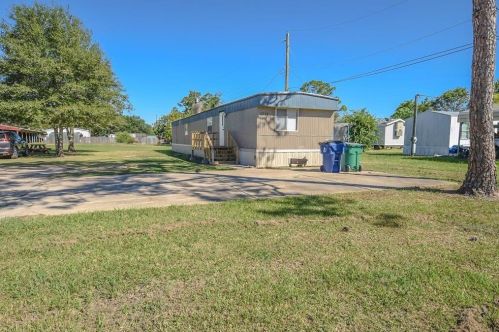 1715 Gifford Rd, Angleton, TX 77515-7157