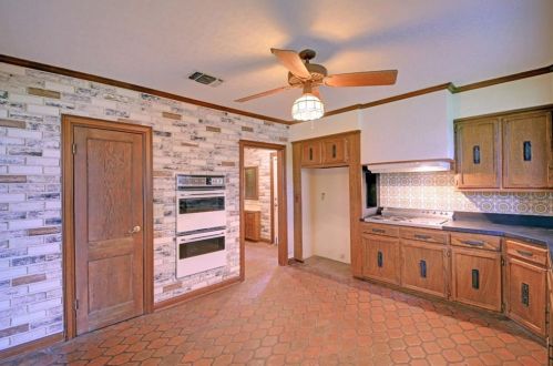 1300 August Dr, Austin TX  78753-2909 exterior